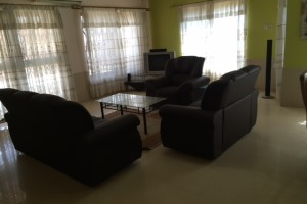 4 bedroom house to rent behind trade fair3