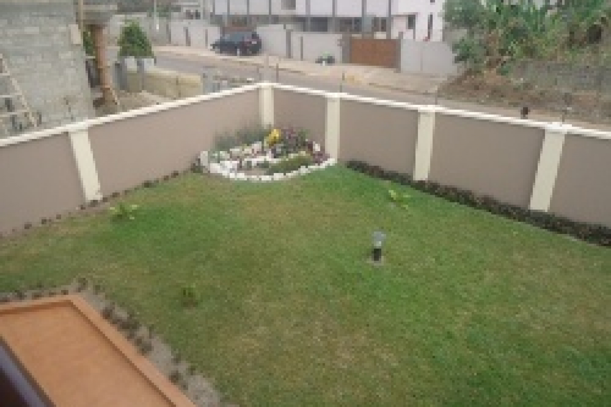 upstairs view of front garden area